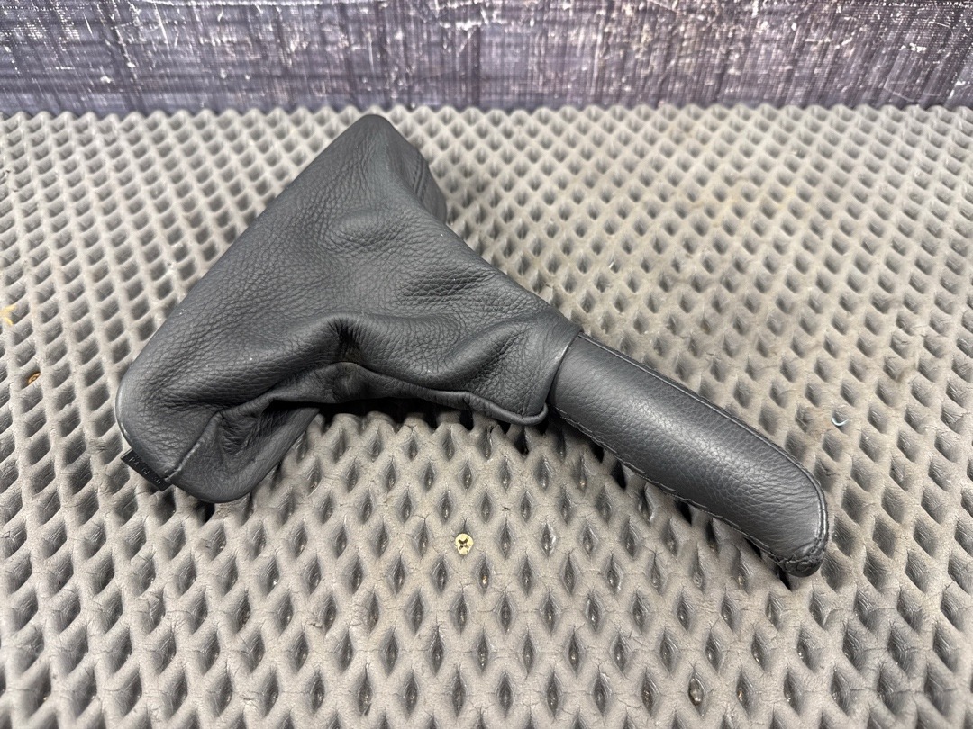 Кожух рычага ручного тормоза, 1670 рублей, Красноярск