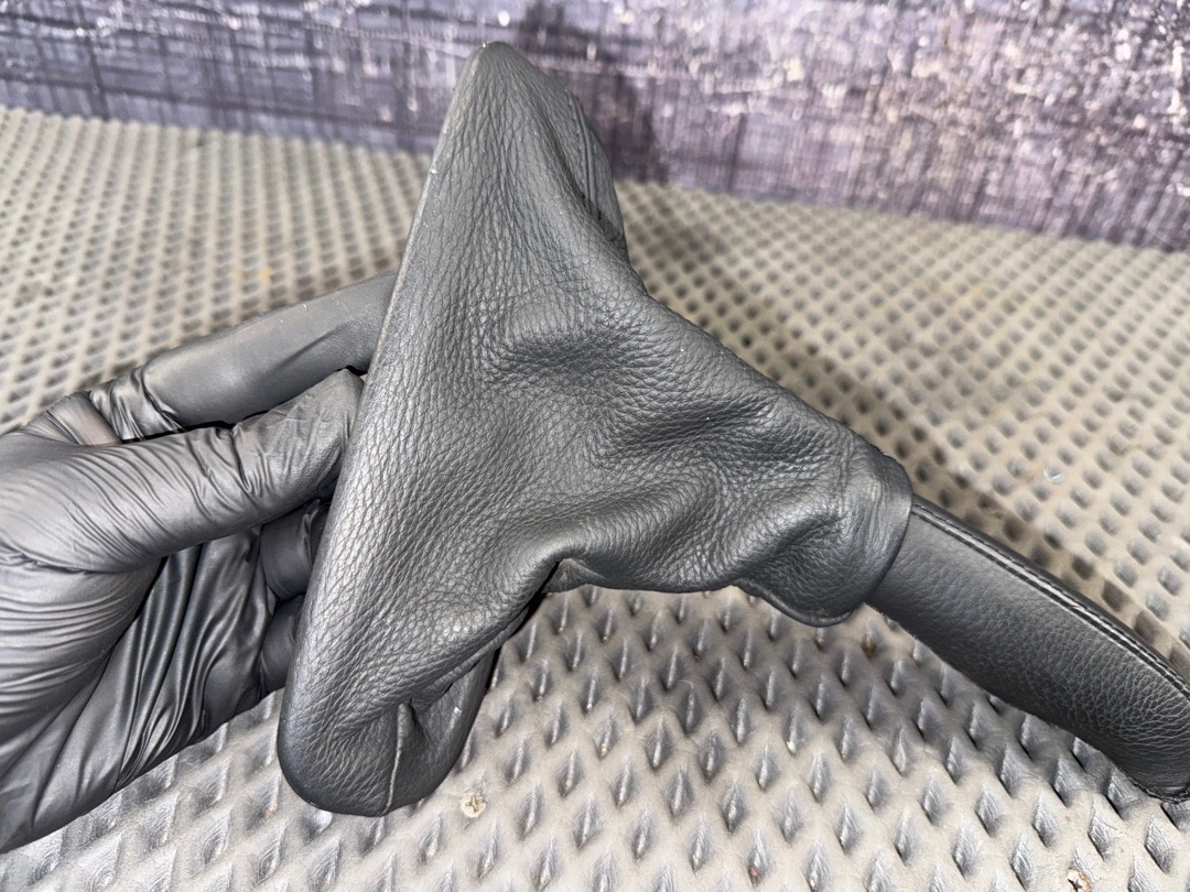 Кожух рычага ручного тормоза, 1670 рублей, Красноярск