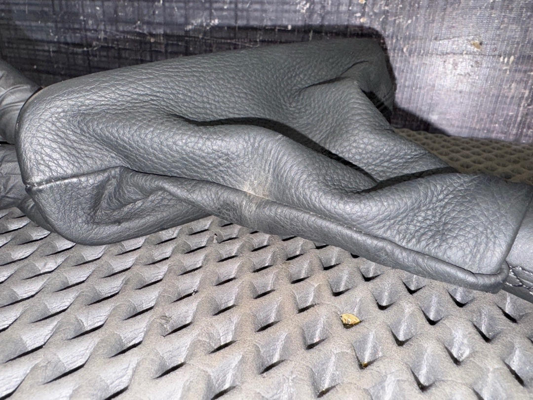 Кожух рычага ручного тормоза, 1670 рублей, Красноярск