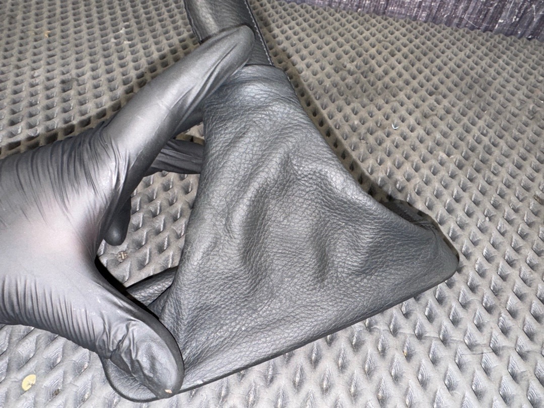 Кожух рычага ручного тормоза, 1670 рублей, Красноярск