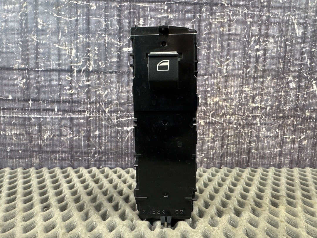 Кнопка стеклоподъемника, 1240 рублей, Красноярск