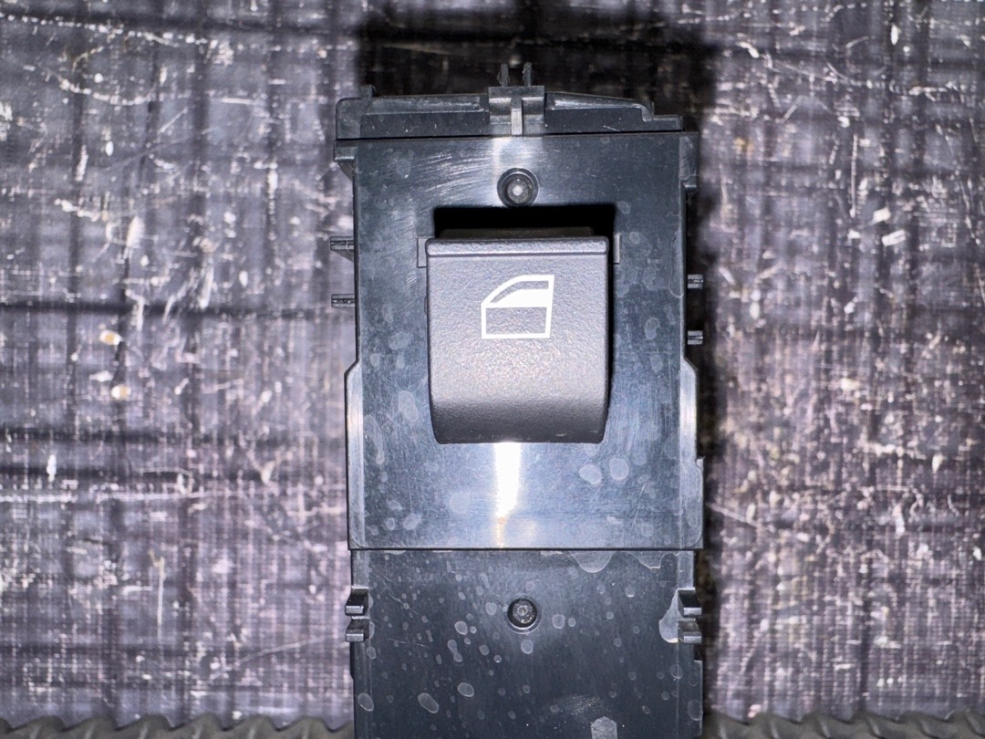 Кнопка стеклоподъемника, 1240 рублей, Красноярск