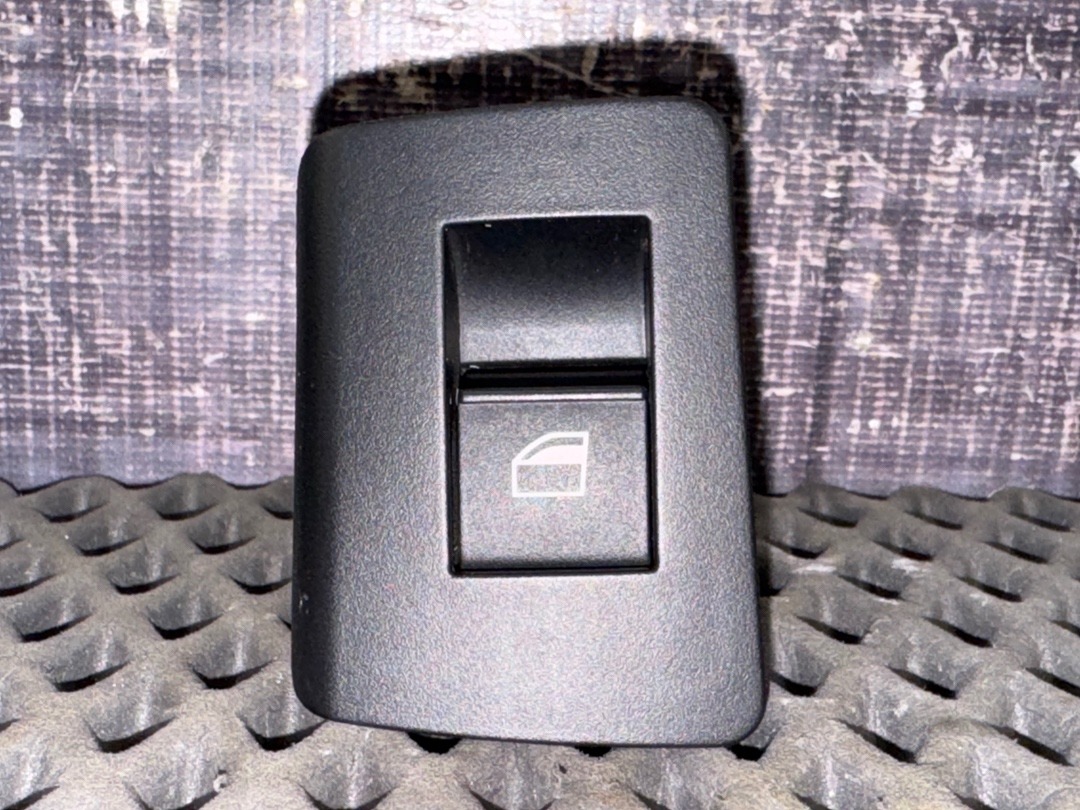 Кнопка стеклоподъемника, 920 рублей, Красноярск