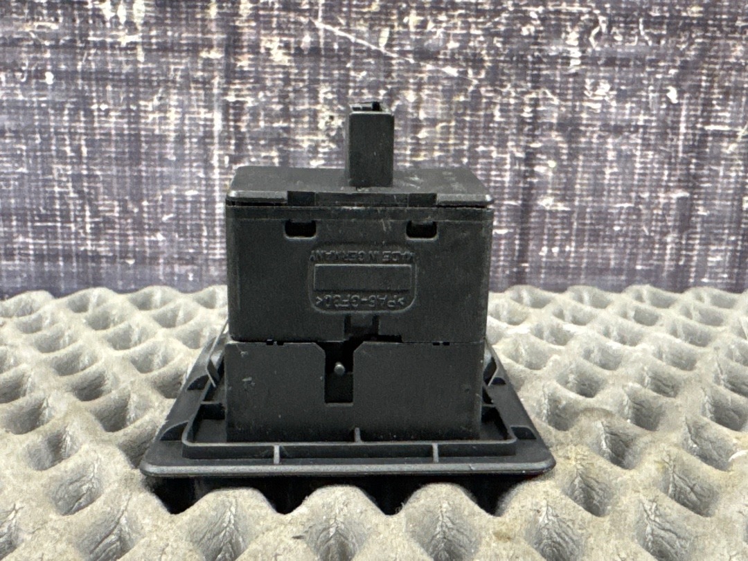 Кнопка стеклоподъемника, 920 рублей, Красноярск