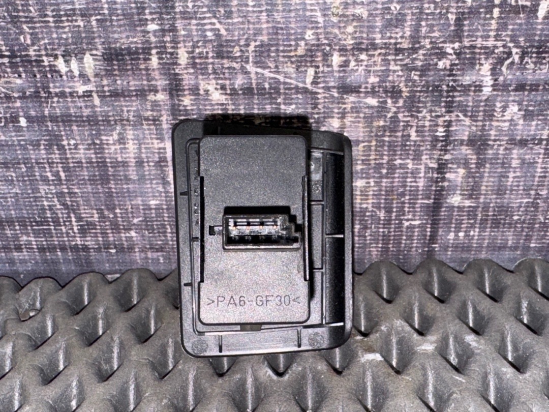 Кнопка стеклоподъемника, 920 рублей, Красноярск