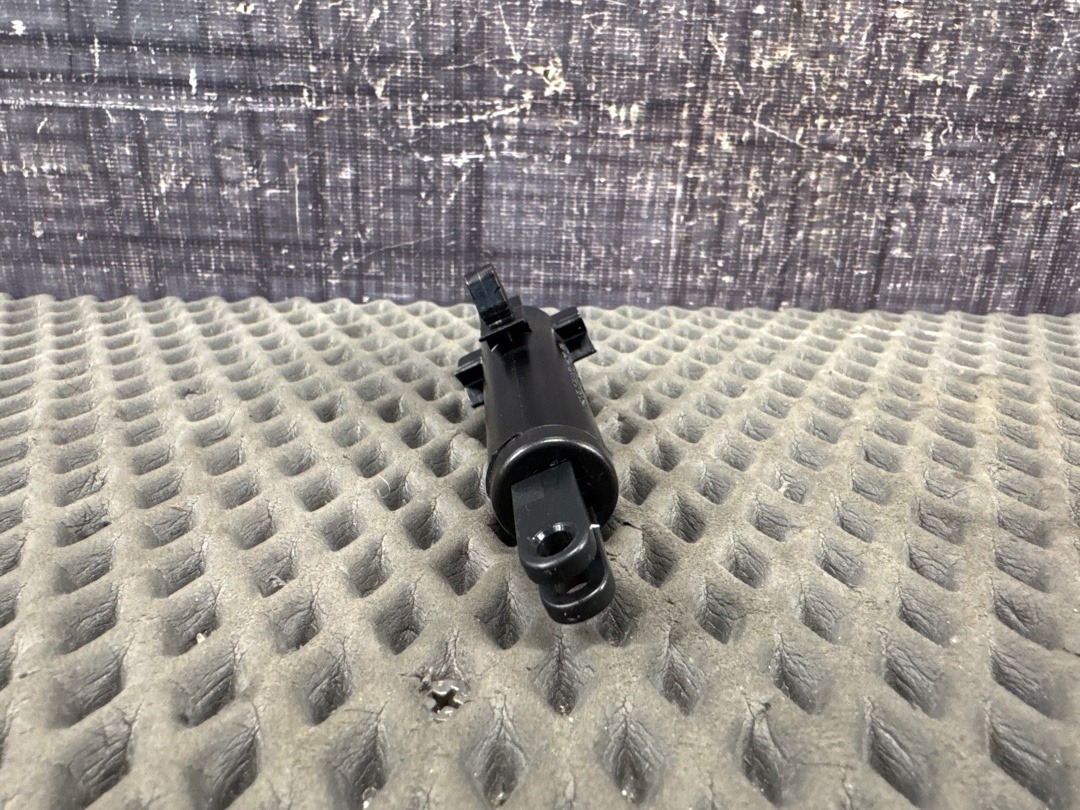 Амортизатор бардачка, 1320 рублей, Красноярск