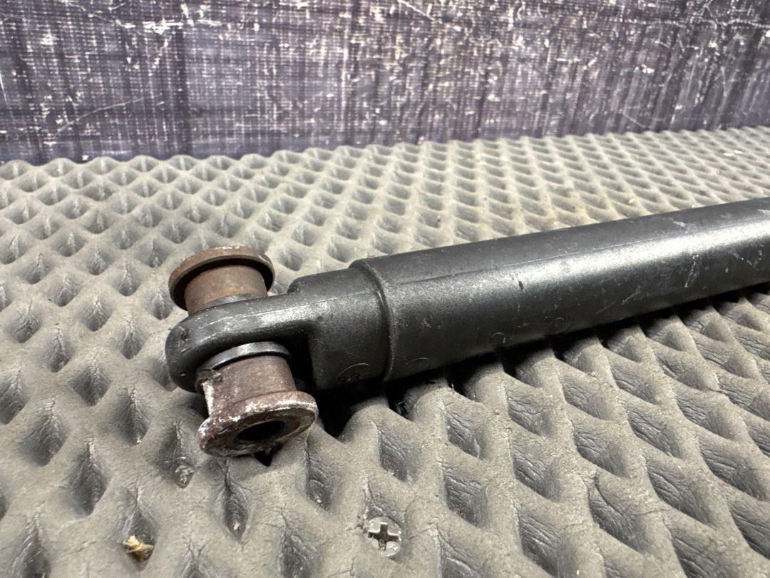 Амортизатор багажника, 560 рублей, Красноярск