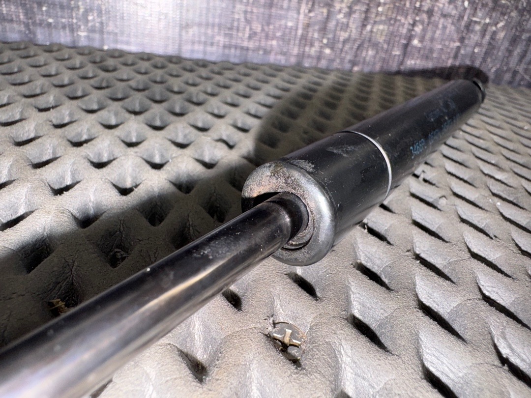 Амортизатор капота, 1170 рублей, Красноярск