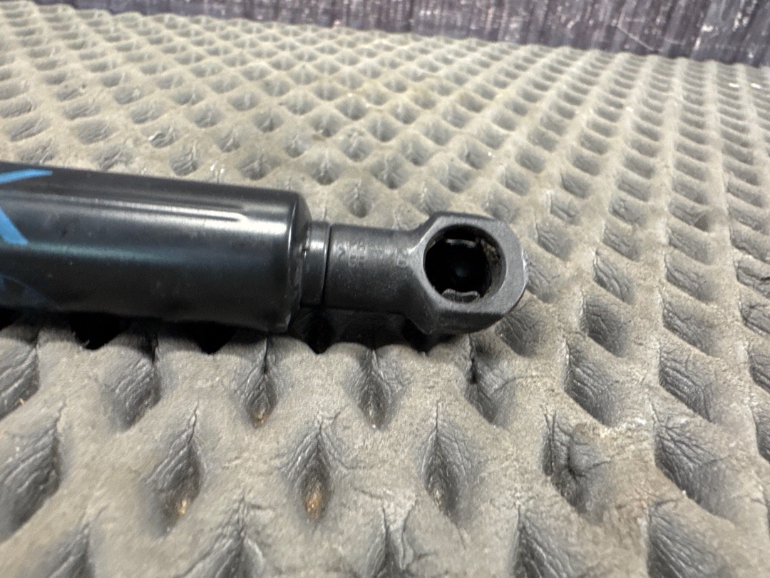 Амортизатор капота, 1170 рублей, Красноярск