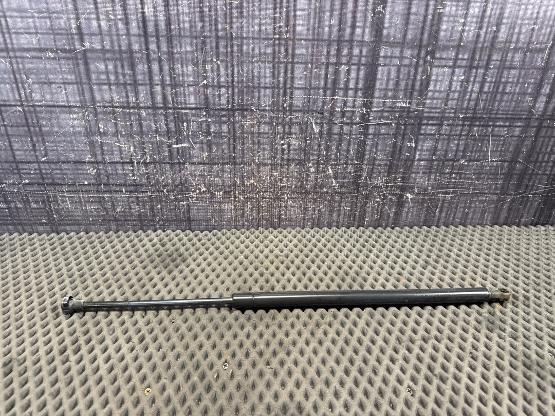 Амортизатор багажника, 930 рублей, Красноярск