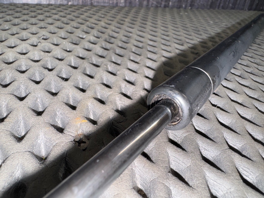 Амортизатор багажника, 930 рублей, Красноярск