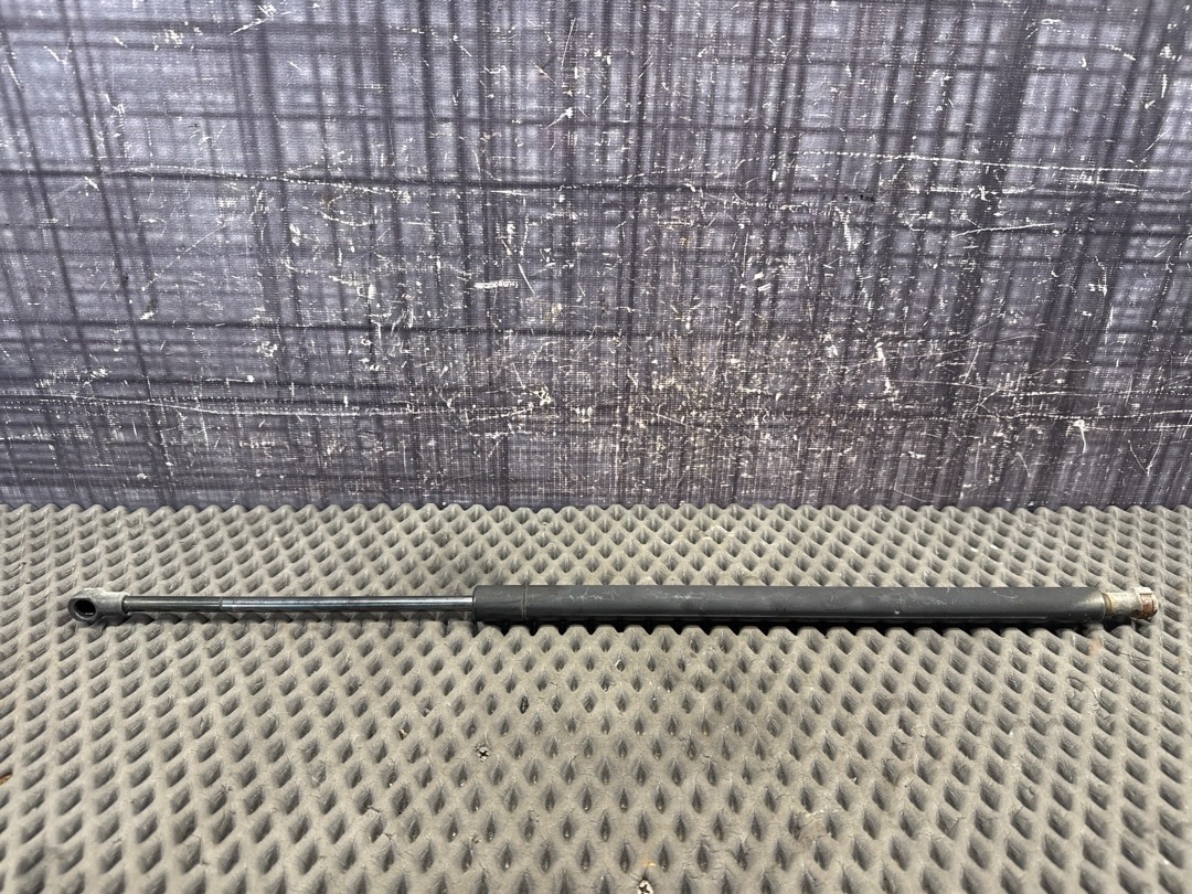 Амортизатор багажника, 930 рублей, Красноярск