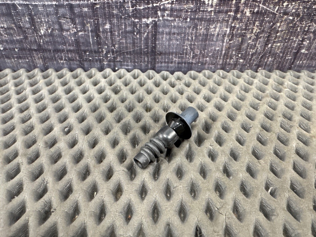 Направляющая замка лючка бензобака, 620 рублей, Красноярск