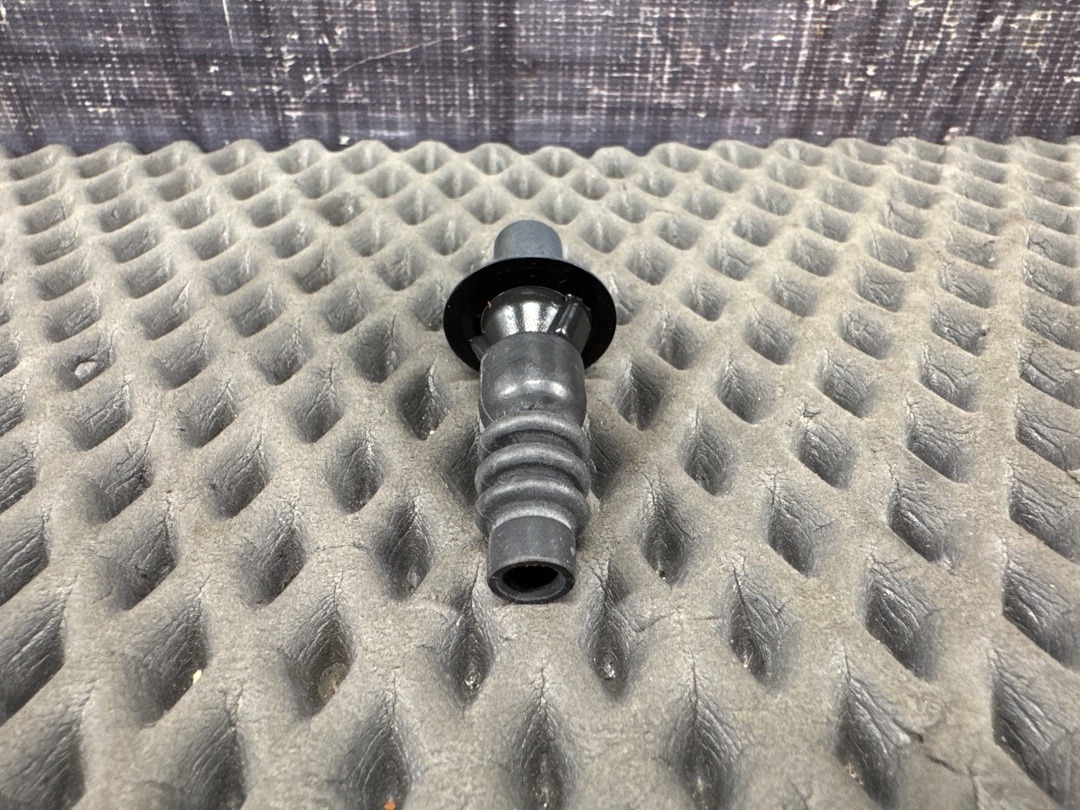 Направляющая замка лючка бензобака, 620 рублей, Красноярск