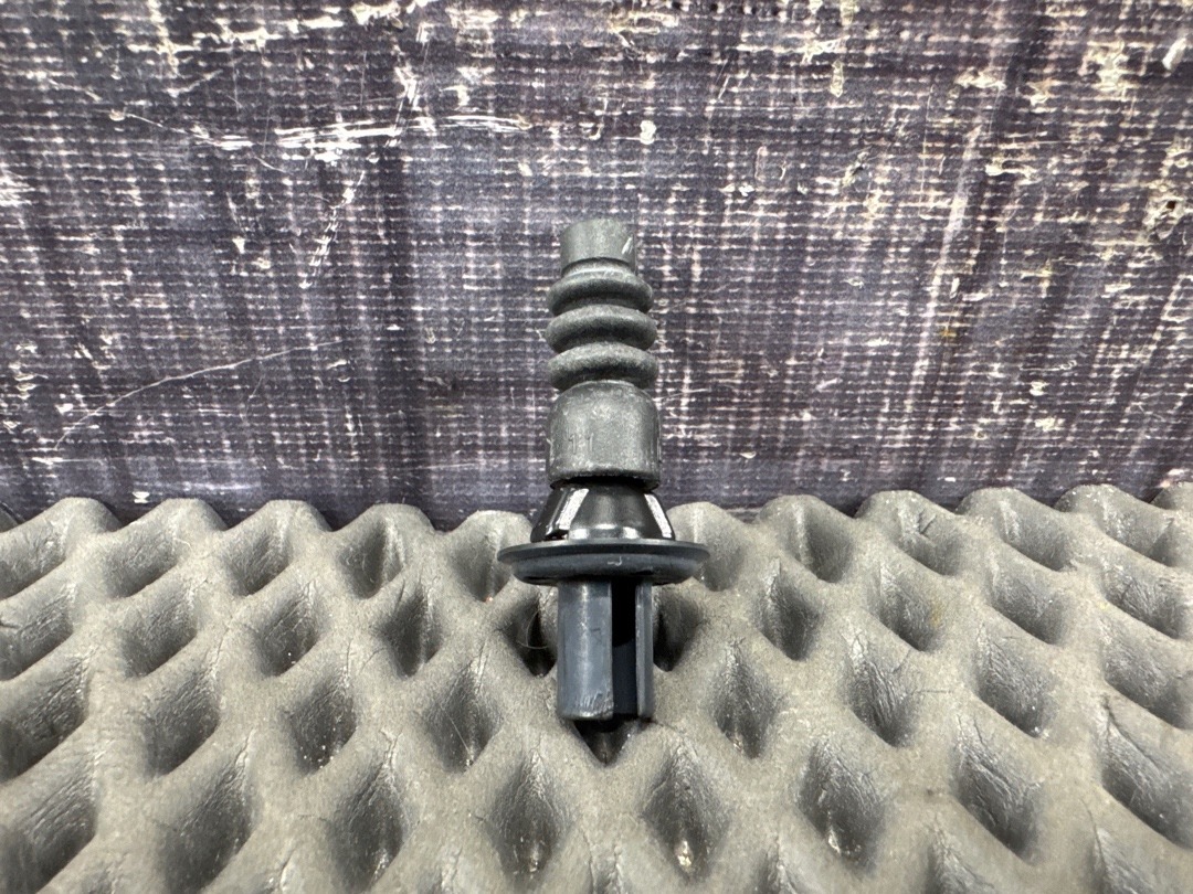 Направляющая замка лючка бензобака, 620 рублей, Красноярск