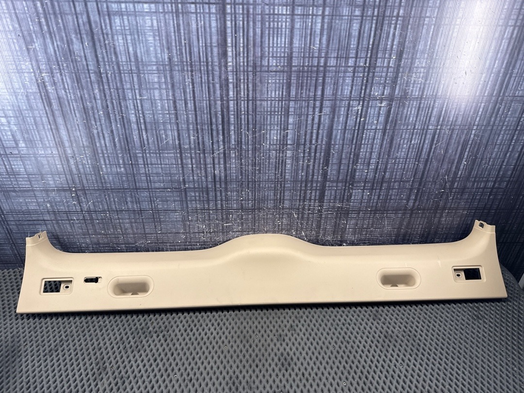 Пластик крышки багажника, 1030 рублей, Красноярск