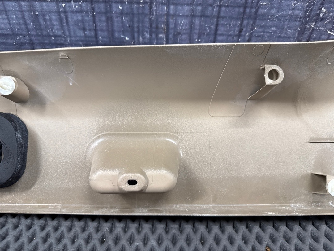 Пластик крышки багажника, 1030 рублей, Красноярск