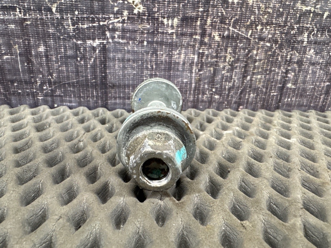 Болт развальный, 730 рублей, Красноярск