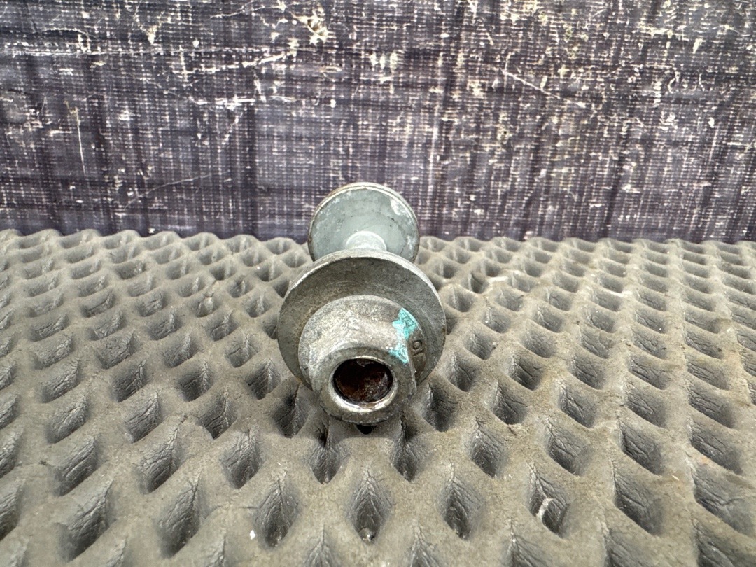 Болт развальный, 730 рублей, Красноярск