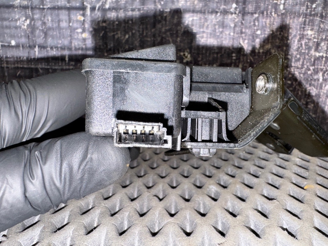 Замок багажника, 918 рублей, Красноярск