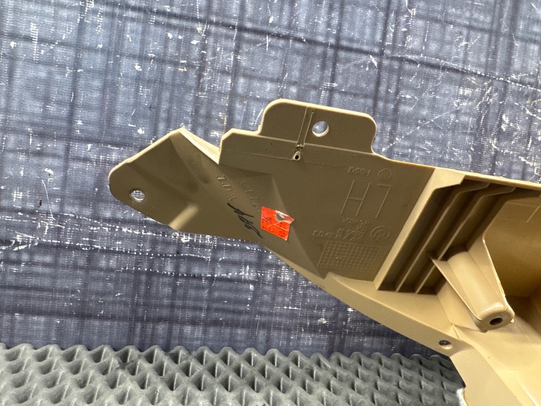 Пластик багажника, 1210 рублей, Красноярск