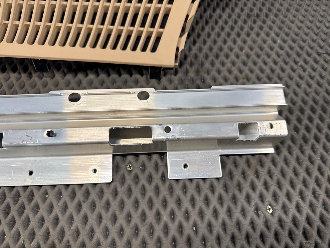 Пластик багажника, 1210 рублей, Красноярск