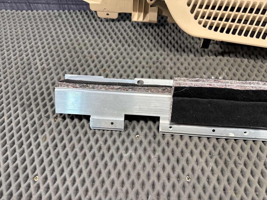 Пластик багажника, 1210 рублей, Красноярск