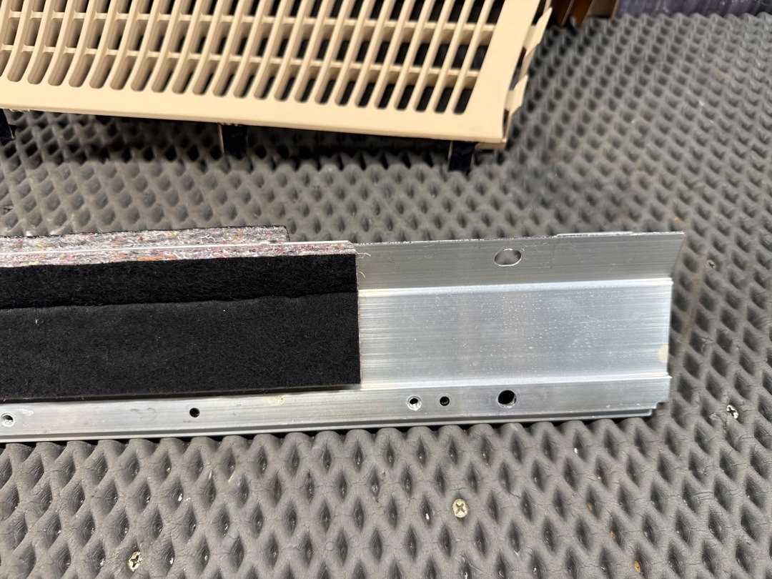 Пластик багажника, 1210 рублей, Красноярск