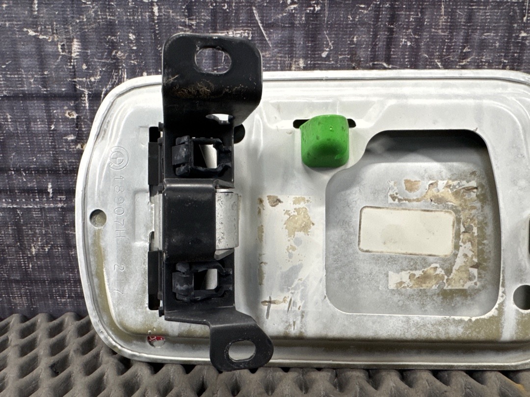 Лючок бензобака, 1020 рублей, Красноярск