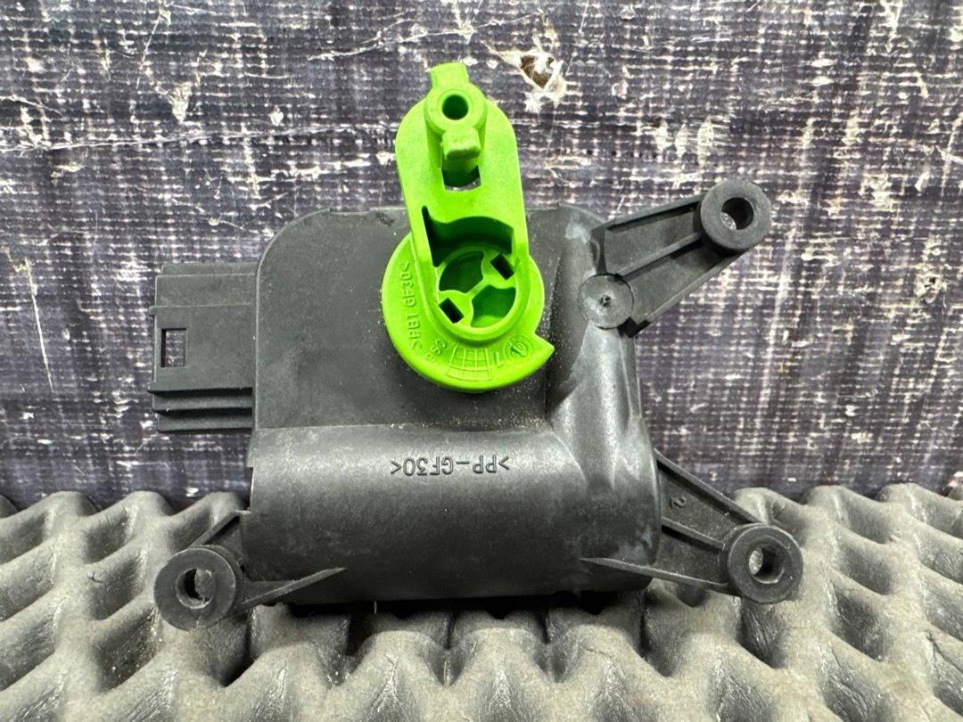 Мотор заслонки печки, 1060 рублей, Красноярск