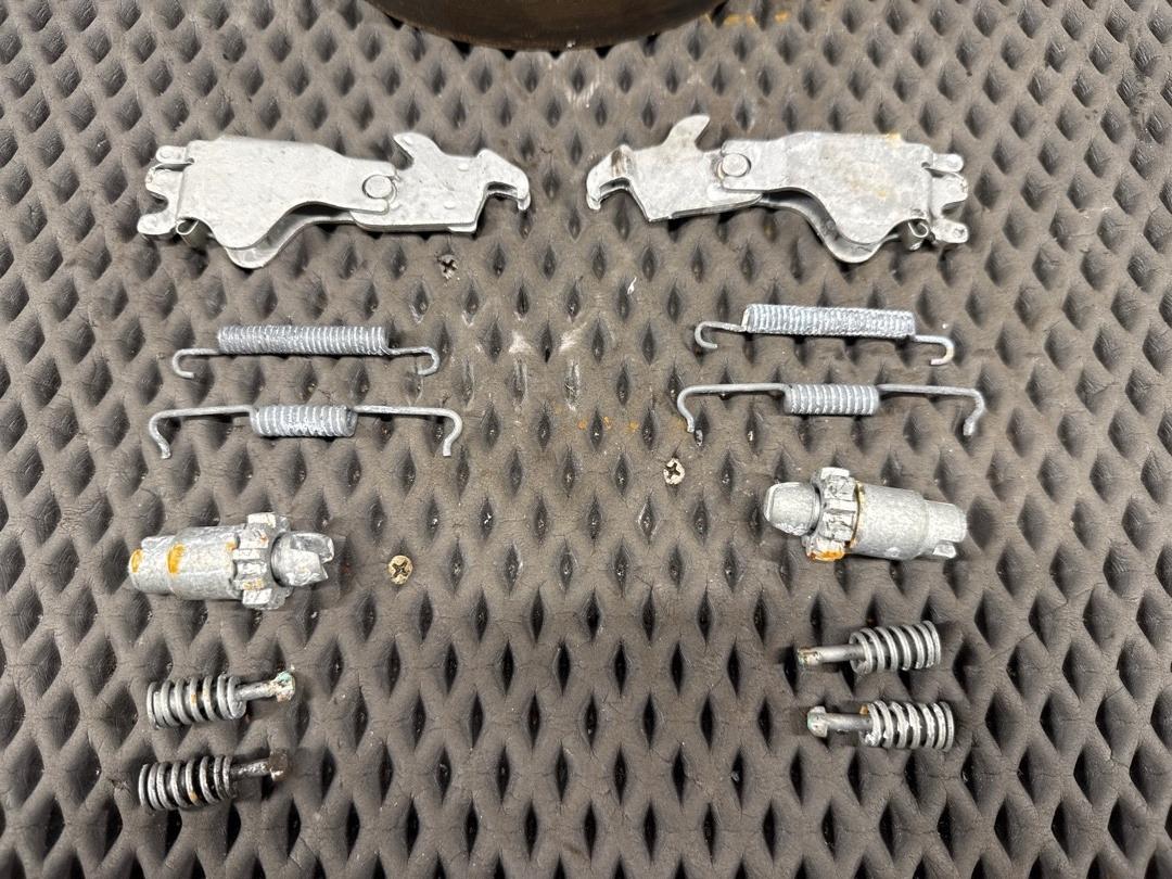 Комплект колодок ручного тормоза, 3630 рублей, Красноярск