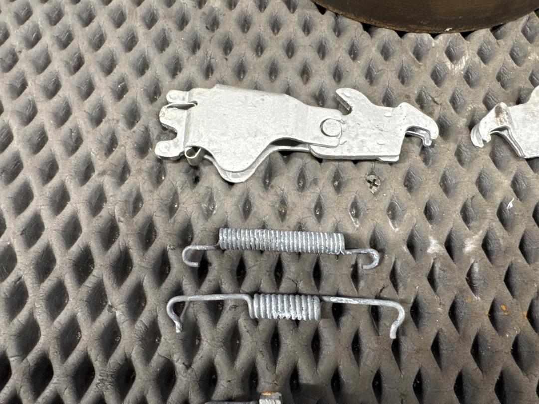 Комплект колодок ручного тормоза, 3630 рублей, Красноярск