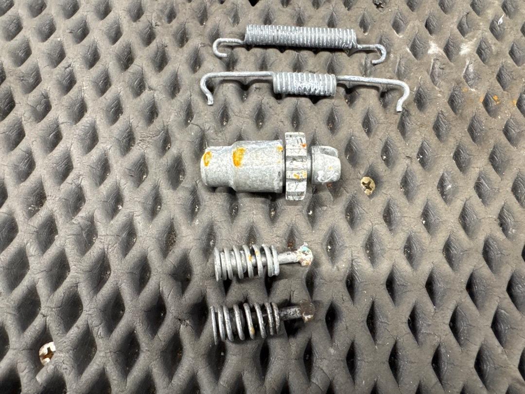 Комплект колодок ручного тормоза, 3630 рублей, Красноярск