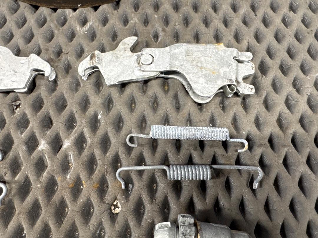 Комплект колодок ручного тормоза, 3630 рублей, Красноярск