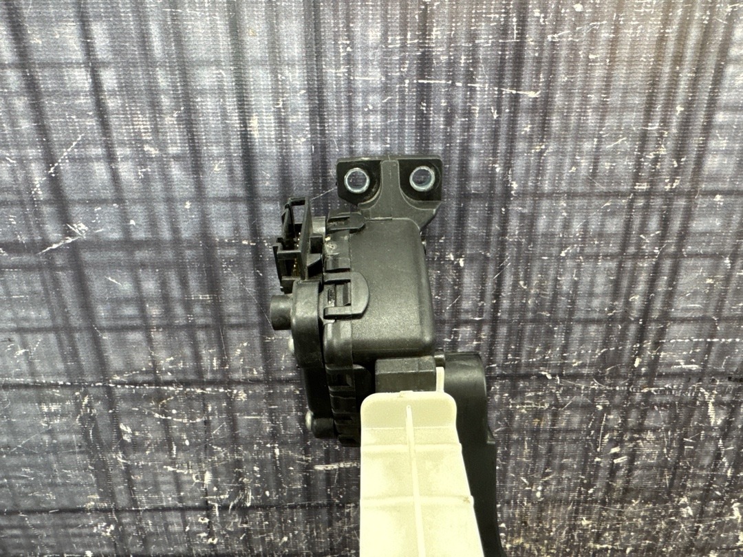 Педаль газа, 858 рублей, Красноярск