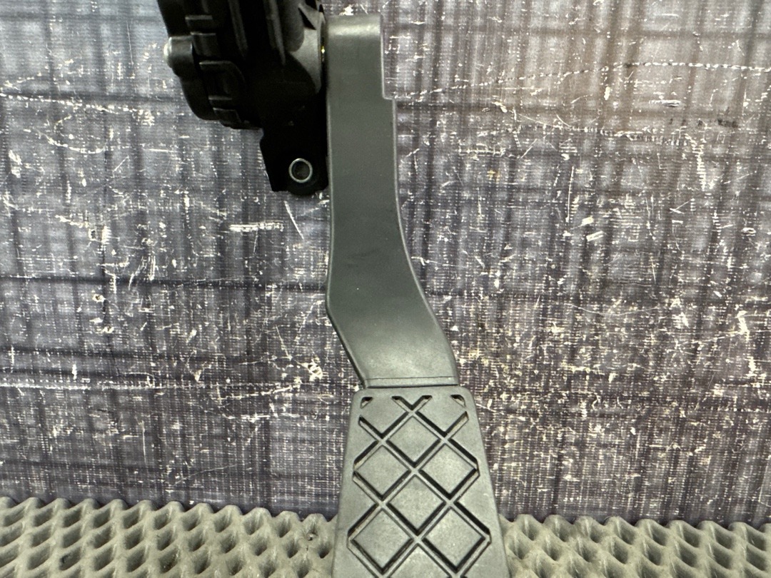 Педаль газа, 858 рублей, Красноярск