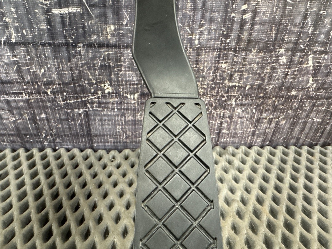 Педаль газа, 858 рублей, Красноярск