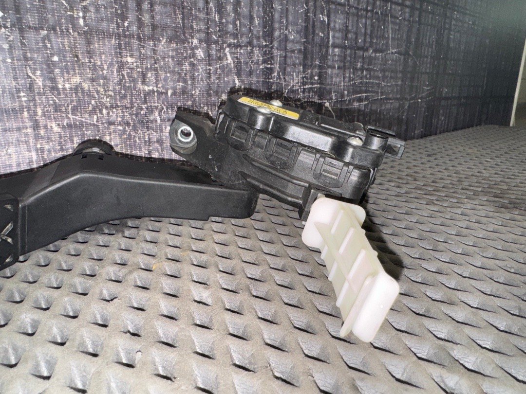 Педаль газа, 858 рублей, Красноярск