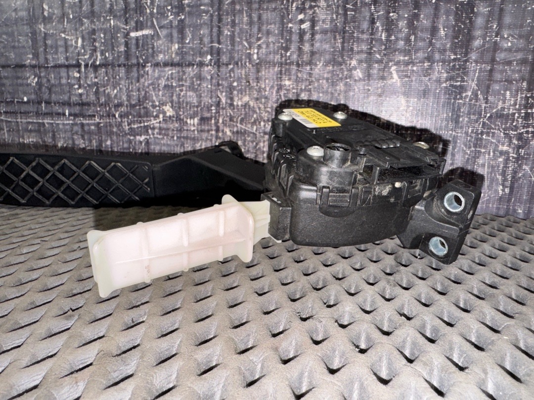 Педаль газа, 858 рублей, Красноярск