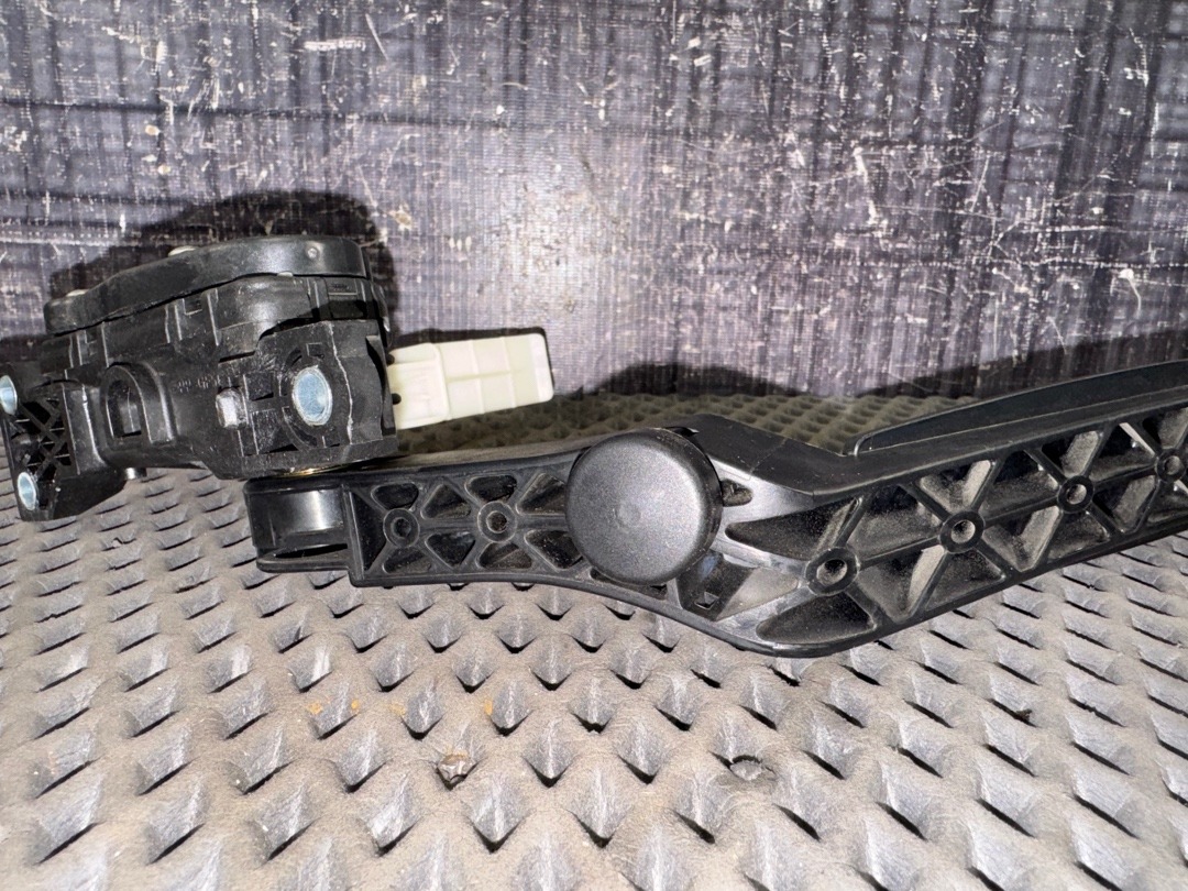 Педаль газа, 858 рублей, Красноярск