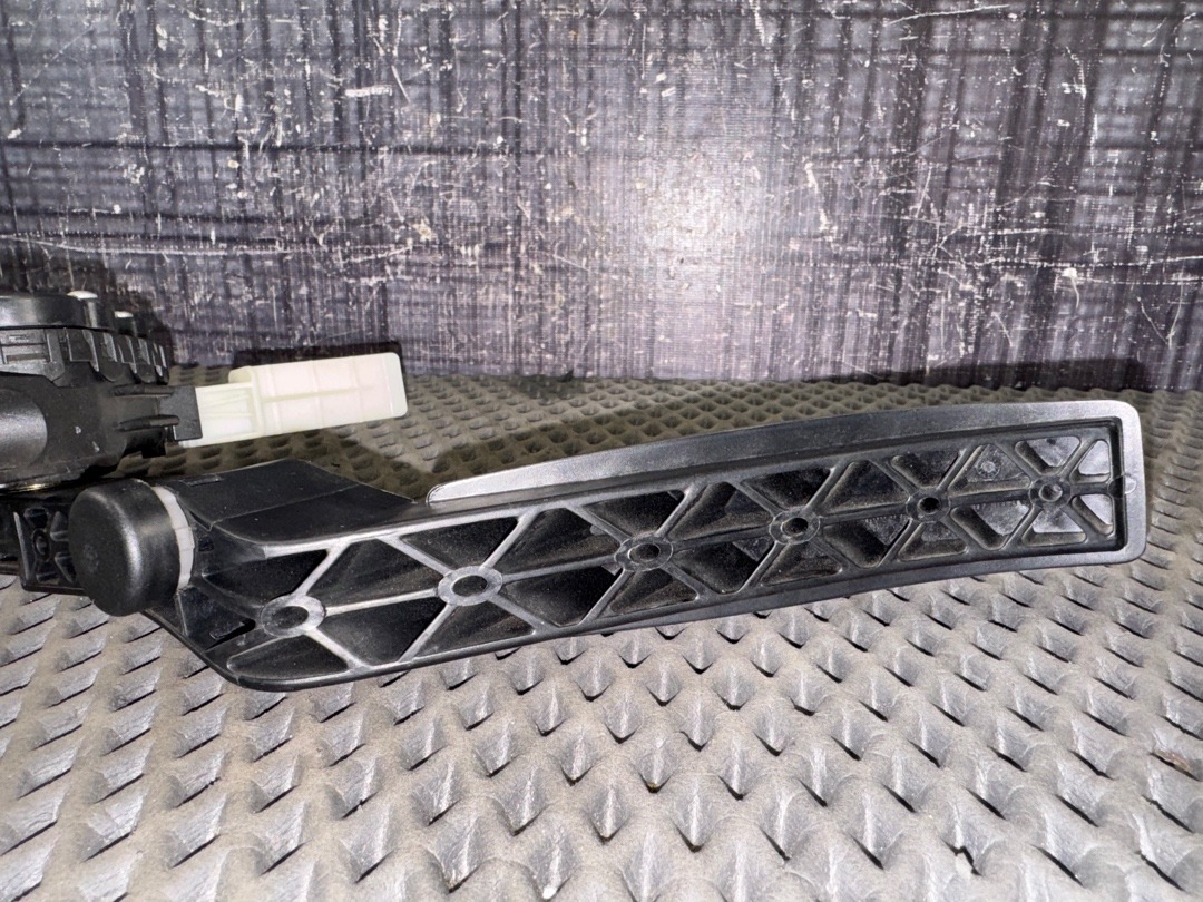 Педаль газа, 858 рублей, Красноярск