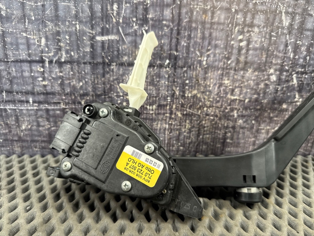 Педаль газа, 858 рублей, Красноярск