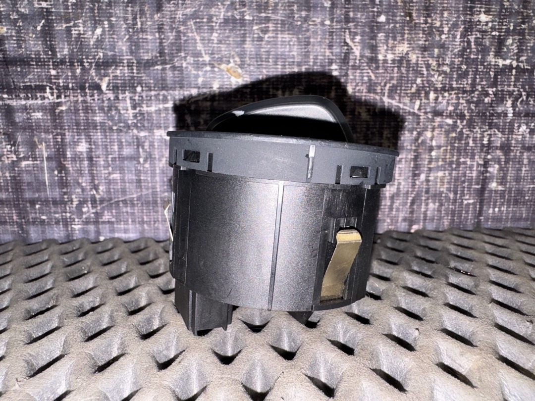 Переключатель света, 553 рублей, Красноярск