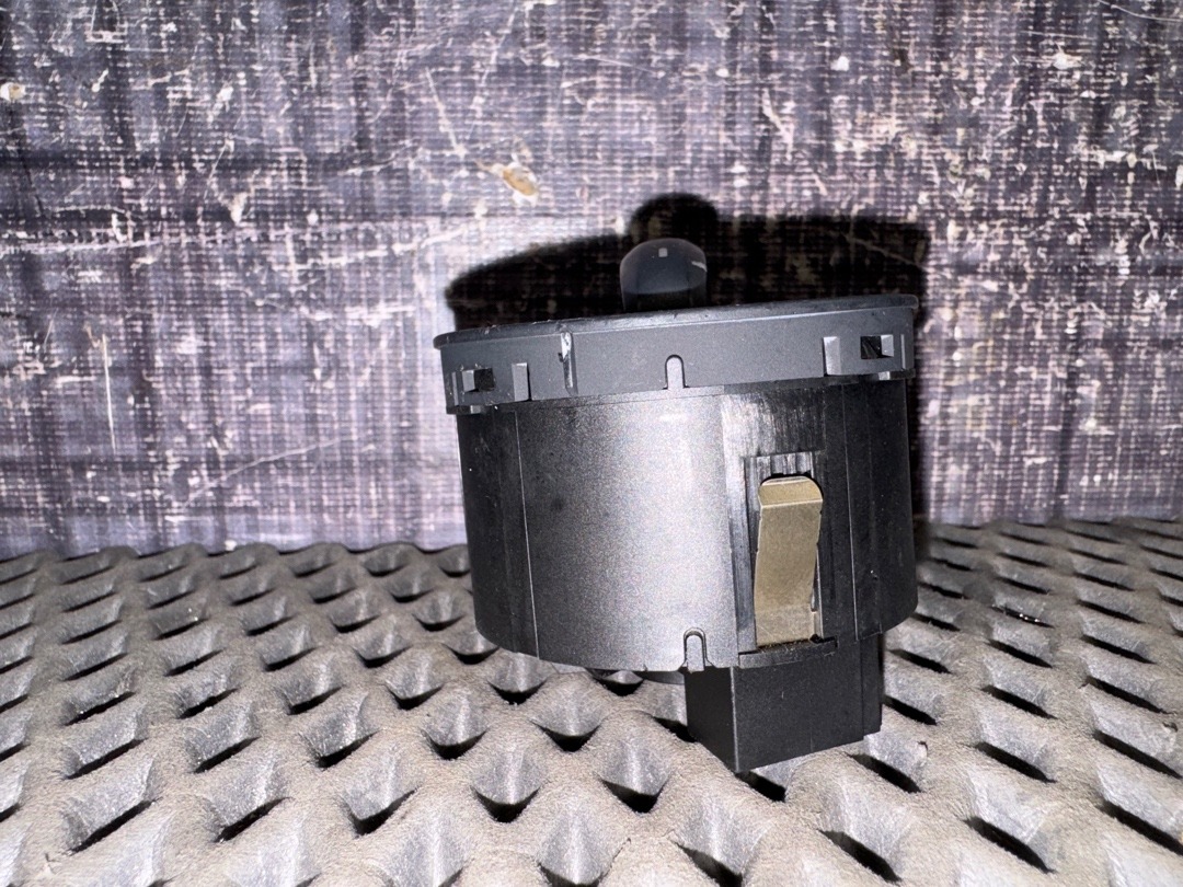 Переключатель света, 553 рублей, Красноярск