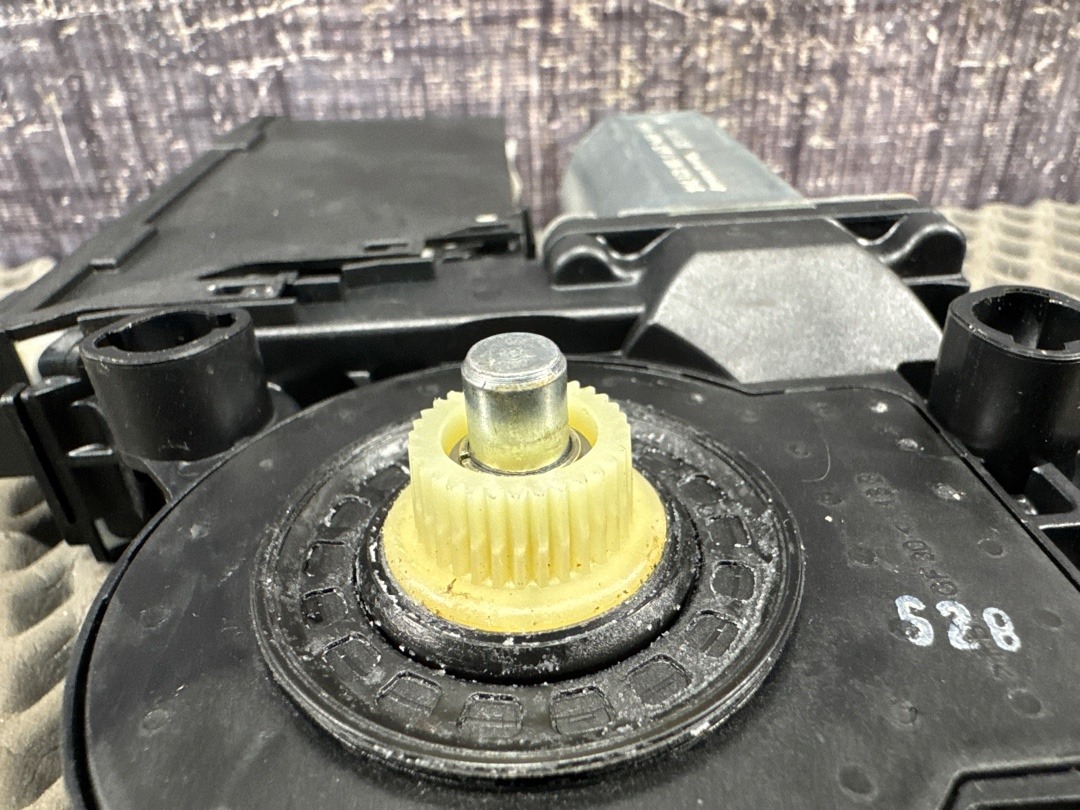 Мотор стеклоподъемника, 2573 рублей, Красноярск