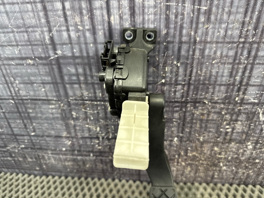 Педаль газа, 858 рублей, Красноярск