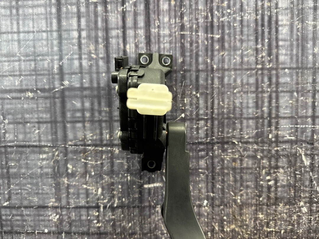 Педаль газа, 858 рублей, Красноярск