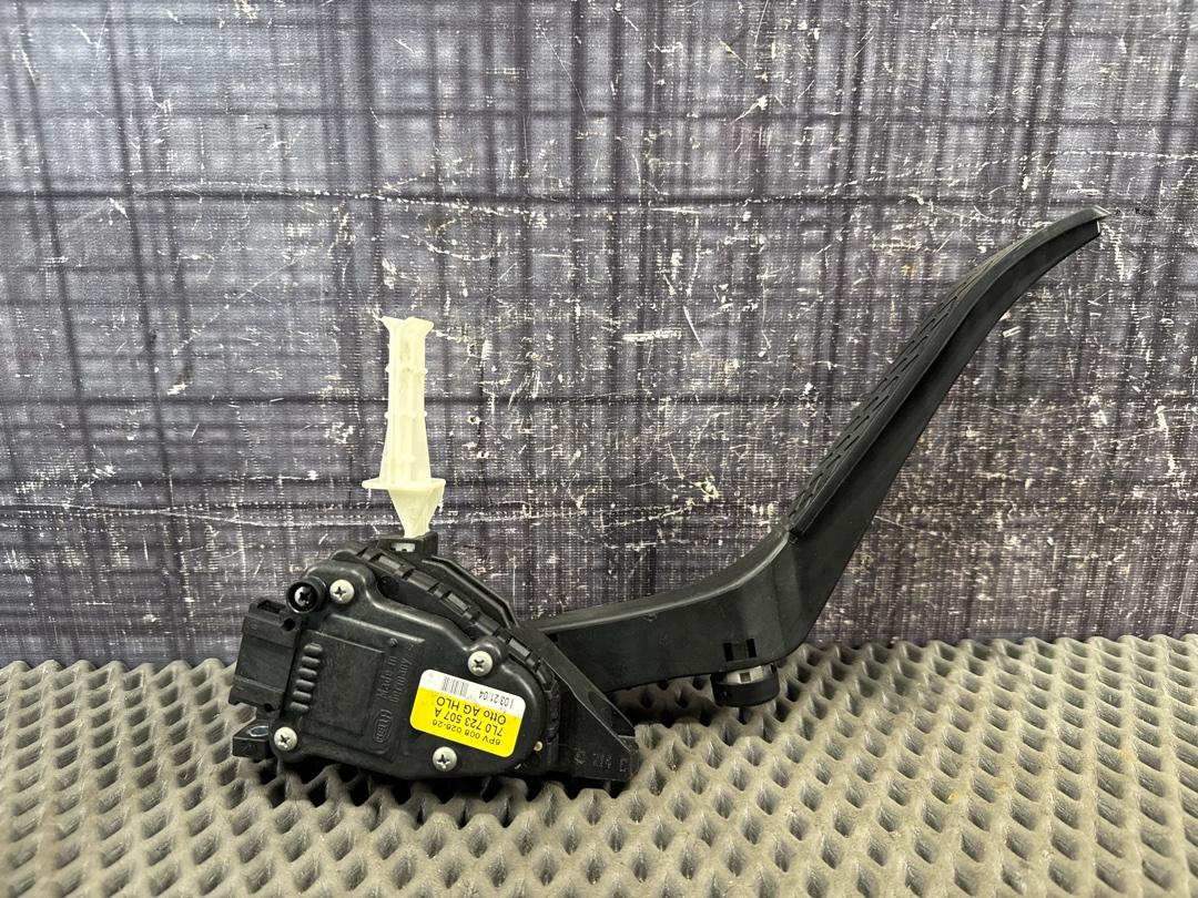 Педаль газа, 858 рублей, Красноярск