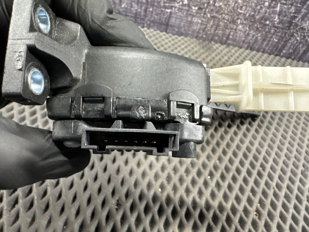 Педаль газа, 858 рублей, Красноярск