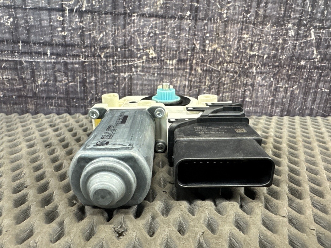 Мотор стеклоподъемника, 1500 рублей, Красноярск